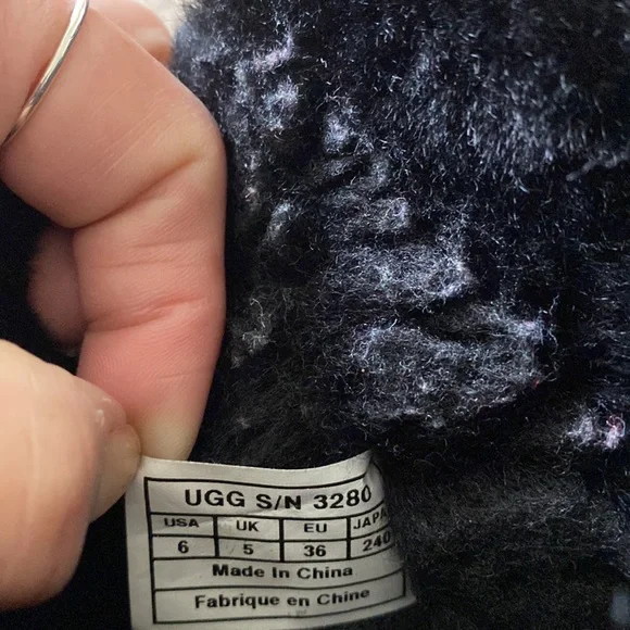 “Ugg Australia” K Bailey Bow, black boot; size6 - Picture 16 of 16